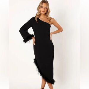 Petal & Pup Black One-Shoulder Feather-Trim High-Low Dress
